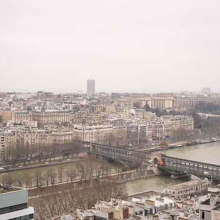 Veeve - Eiffel Skies * Parigi